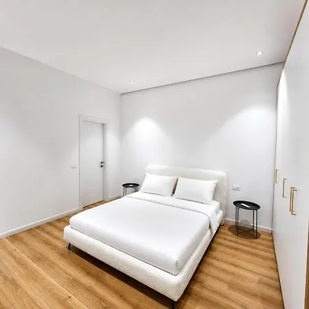 Spacious 2br 2ba In Square 21 דירה