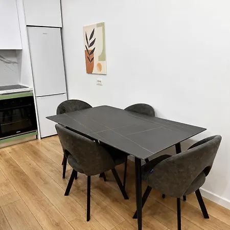 דירה Spacious 2br 2ba In Square 21