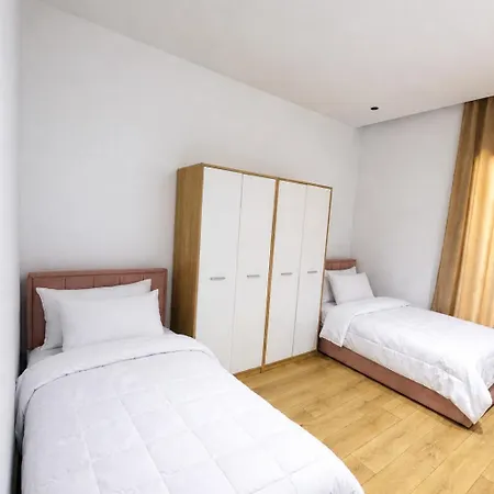 Spacious 2br 2ba In Square 21