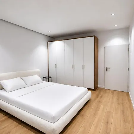 דירה Spacious 2br 2ba In Square 21 *